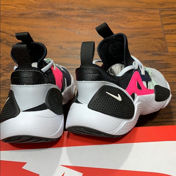 NIKE HUARACHE E.G.E.BG pure platinum/white-black - Picture 7 of 16